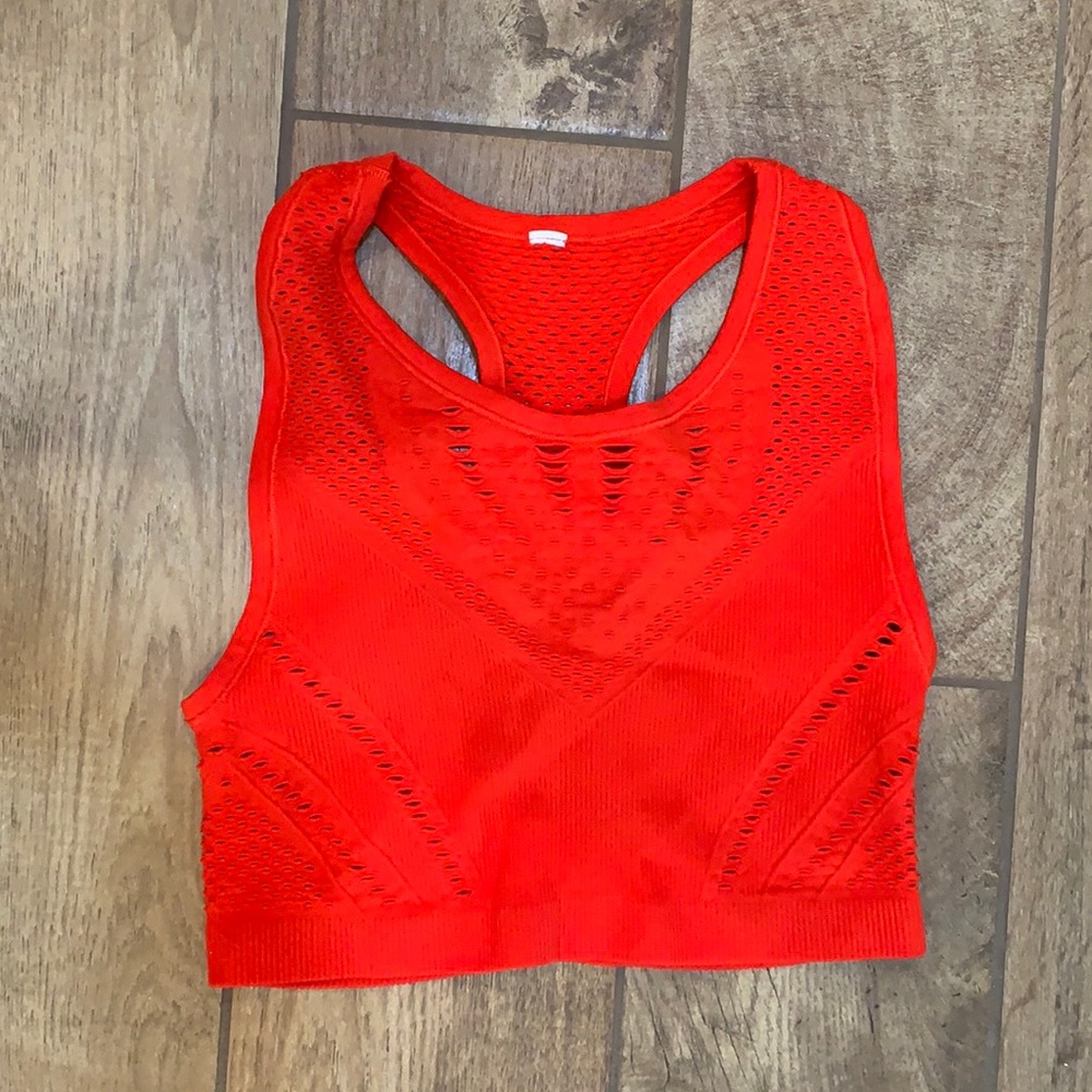 ALO Yoga Lark Crop Top Small Cherry Pop